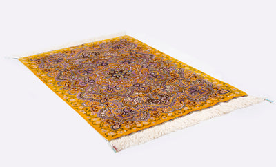 NEW 鮮やかな山吹色にすみれ色の花とペイズリー柄のクム産シルク絨毯。華麗なデザインと配色に目を奪われるネギン工房の作品。　　　　　　サイズ：60 x 90cm