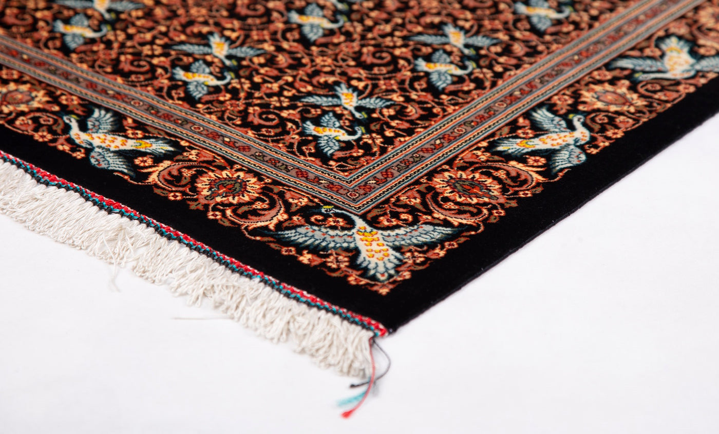 NEW 可愛らしい青い鳥の意匠のクム産シルク絨毯。吉報を運ぶ鳥は吉祥紋として人気のモチーフ。カラギニア工房作品。サイズ：61 x 85cm