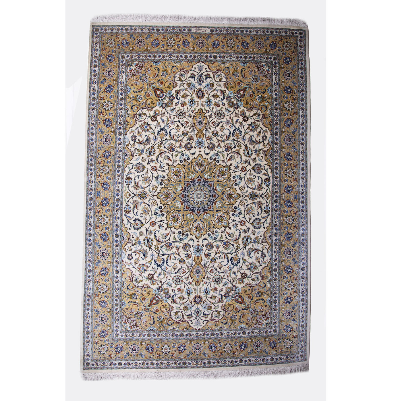 NEW 厳かなメダリオンのクム産シルク絨毯。織工ハグハニによる作品。再生、不死、豊穣の象徴とされる蓮の花がモチーフ。サイズ：132 x 202cm