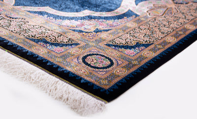NEW シックなミッドナイトブルーに西洋花が美しいモハレリ工房作クム産シルクの絨毯。緻密な技法と莫大な制作時間を要した秀作。サイズ：128 x 205cm