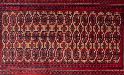 OLD 深い赤に幾何学模様がエキゾチックなトルクメン産ヴィンテージ絨毯。邪気を払うと言われている赤い地色と部族の紋章のギュル文様が独創的。サイズ：108 x 160m