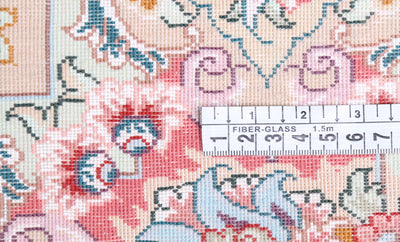 NEW 豪華なメダリオンと花々が咲き乱れるタブリーズ独特の意匠オリア(Olia)デザインの絨毯。お部屋の雰囲気が一転して華やかに。サイズ：100 x 151cm